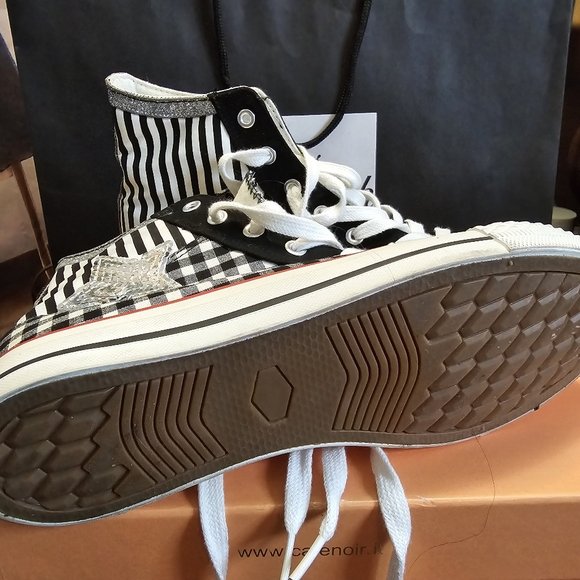 High sneakers . - Picture 3 of 12